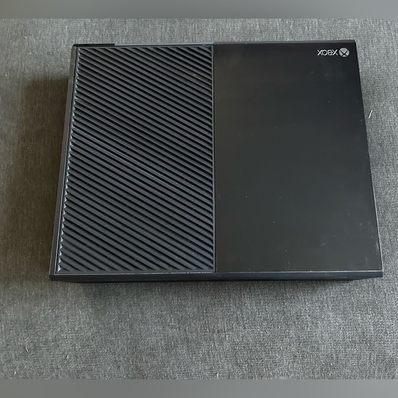 XBox One sold with 5 games and 3 controllers. No issues or repairs needed. - Picture 5 of 14